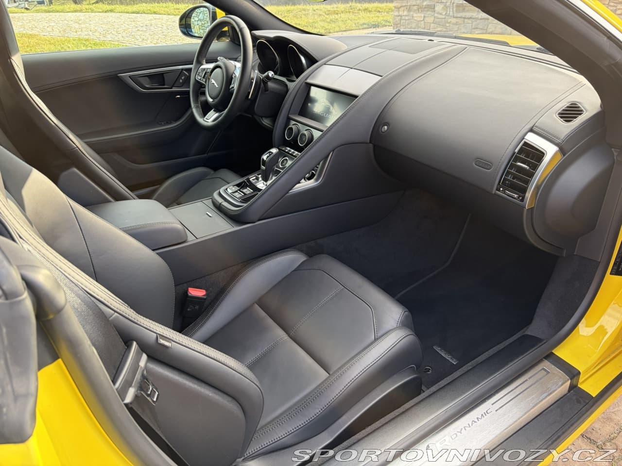 2020 Jaguar F-TYPE - 11