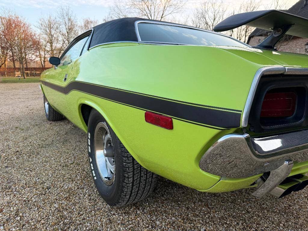 1972 Dodge CHALLENGER - 11