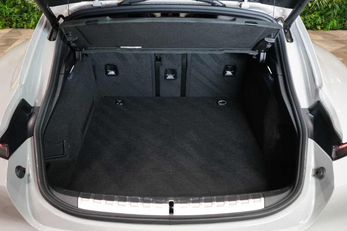 2023 Porsche Taycan - 73