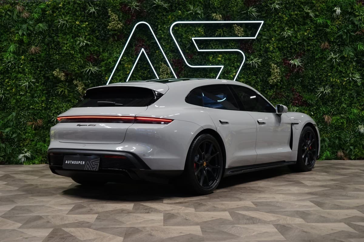 2023 Porsche Taycan - 25