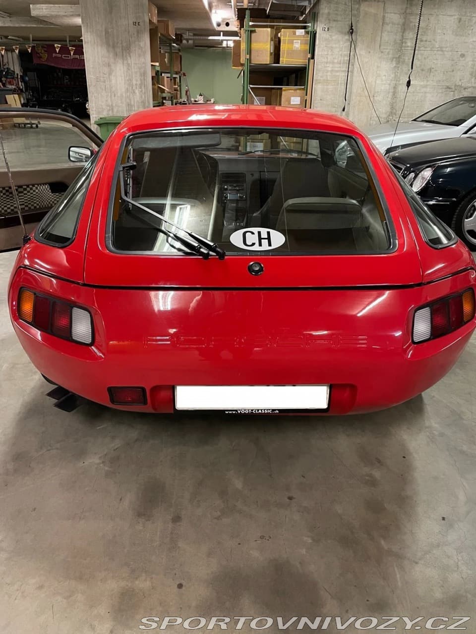1983 Porsche 928 - 2