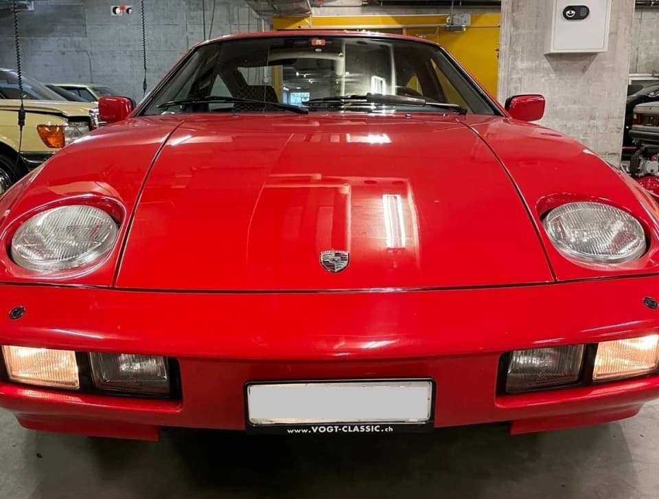 1983 Porsche 928 - 8