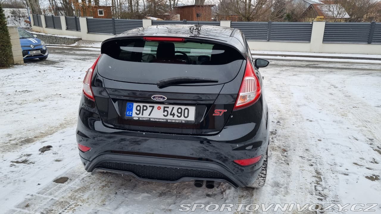 2015 Ford Fiesta - 25