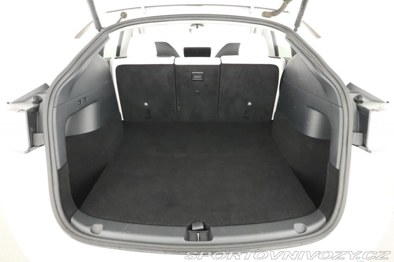 2021 Tesla Model Y - 31