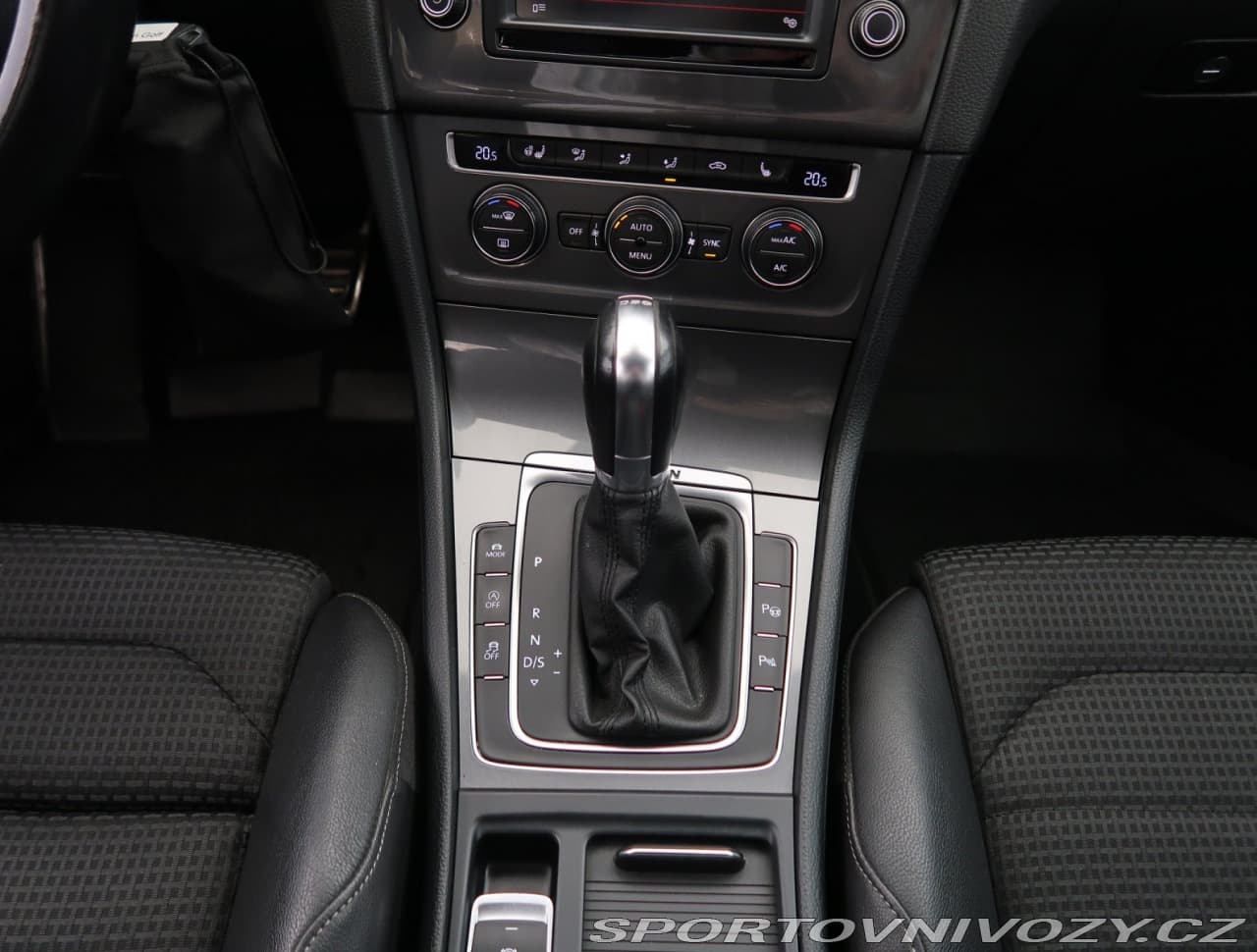 2015 Volkswagen Golf - 13