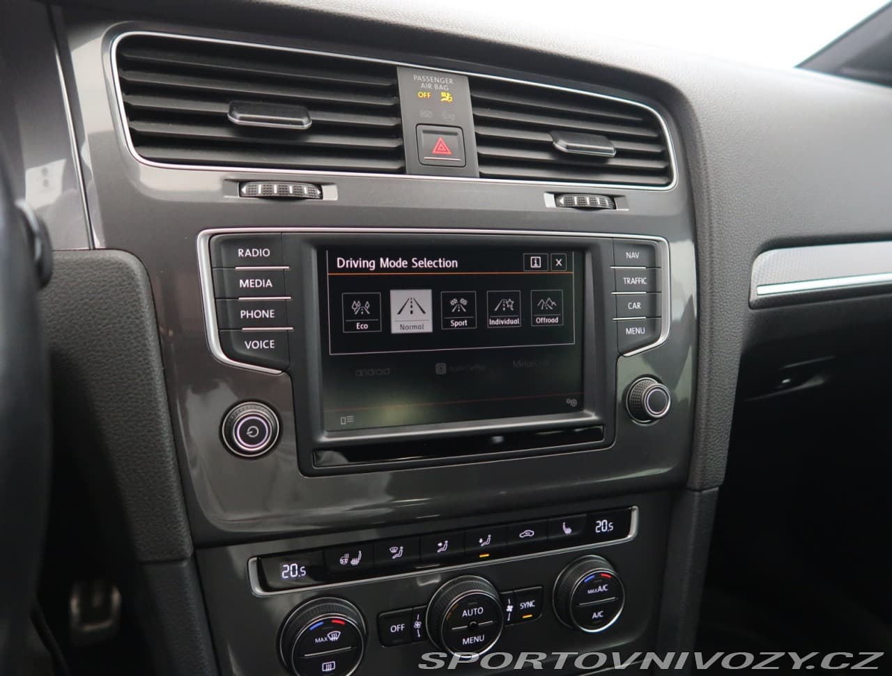 2015 Volkswagen Golf - 16