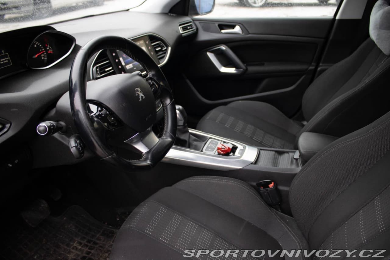 2017 Peugeot 308 - 11