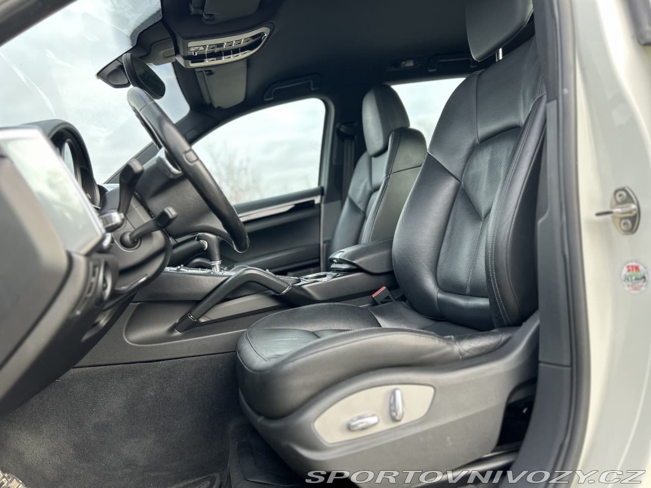 2011 Porsche Cayenne - 11