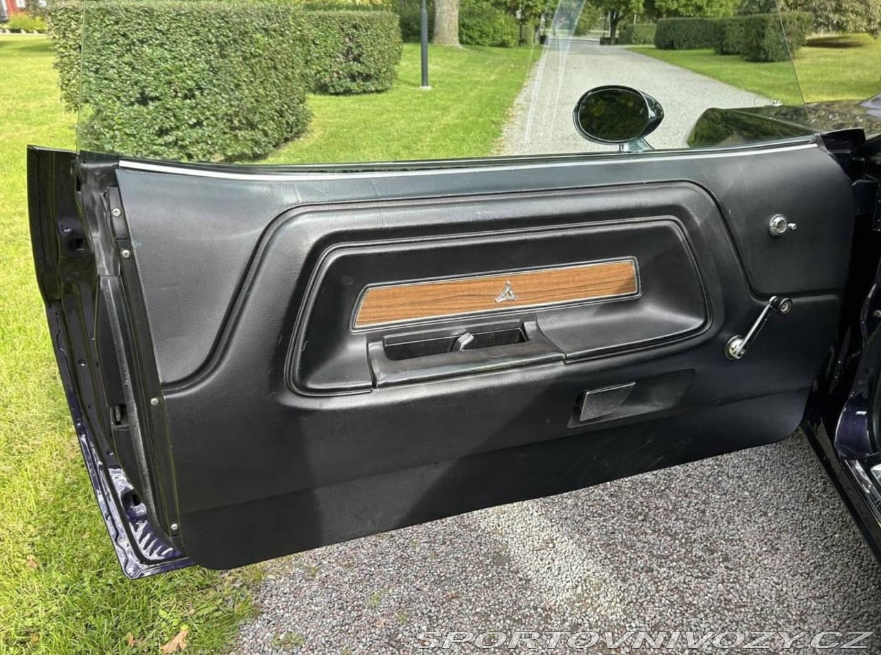 1970 Dodge Challenger - 12