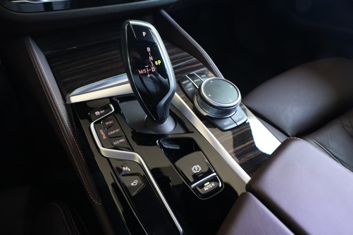 2020 BMW 5-Series - 11