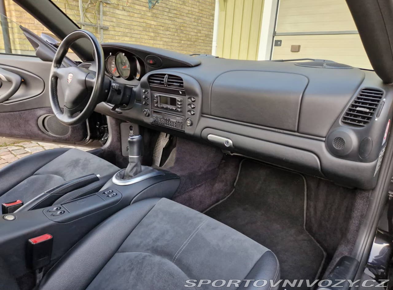 2002 Porsche 911 - 11