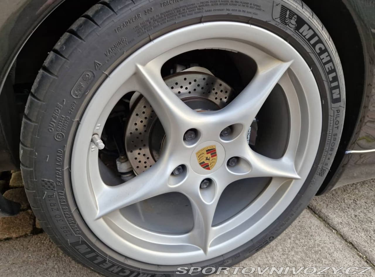 2002 Porsche 911 - 8