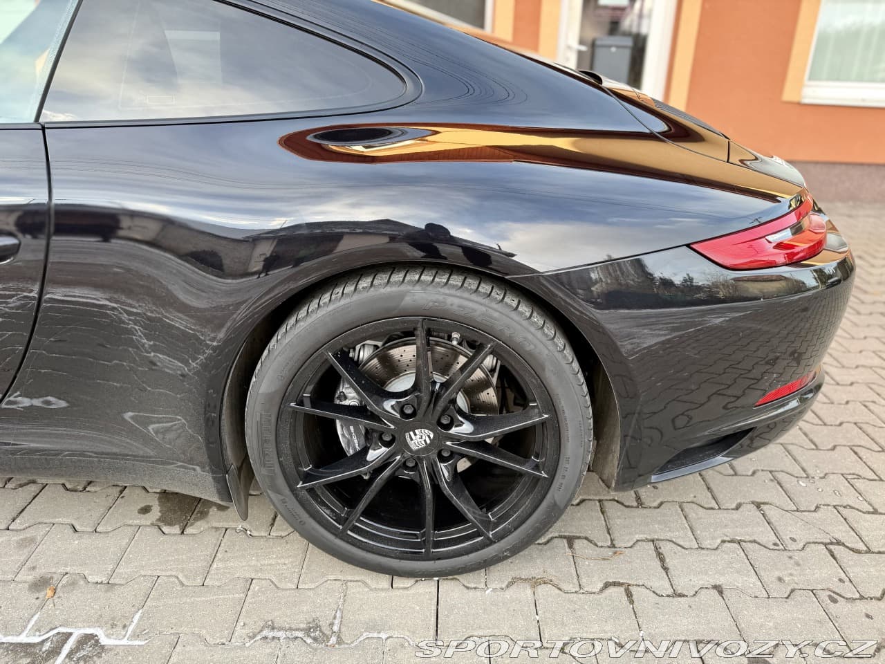 2018 Porsche 911 - 12