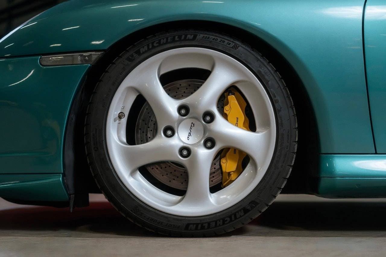 2003 Porsche 911 - 11