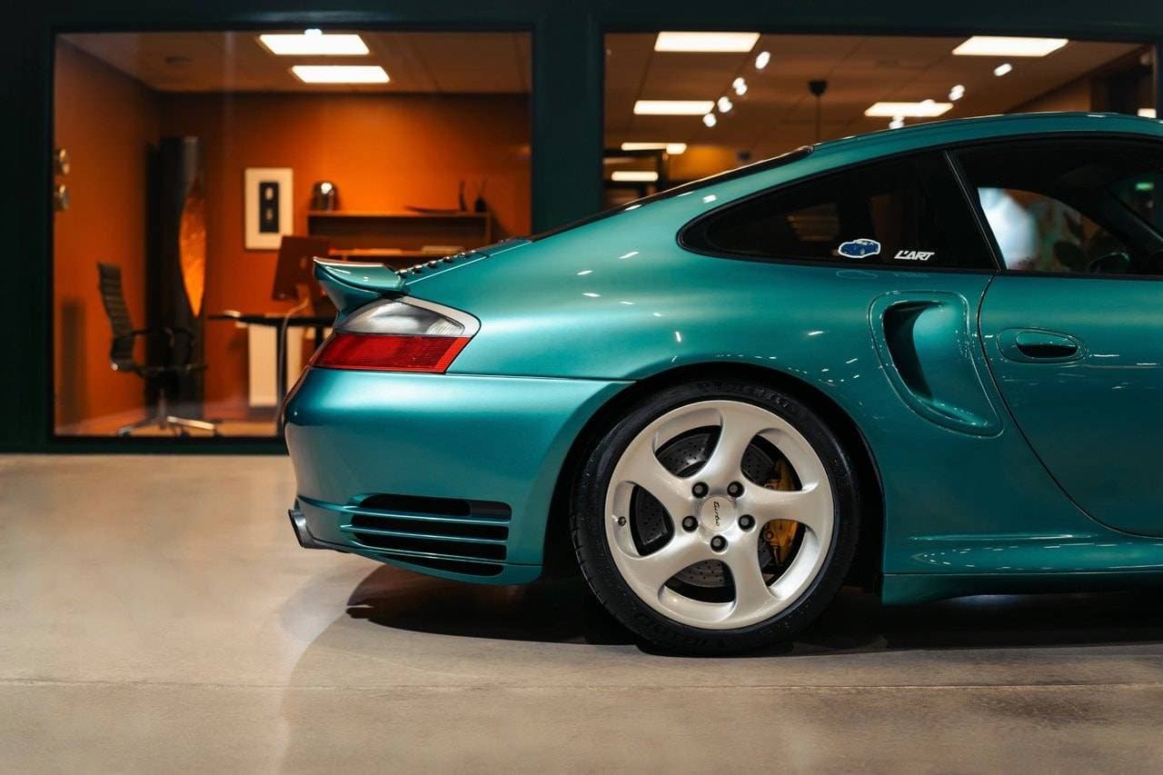 2003 Porsche 911 - 12