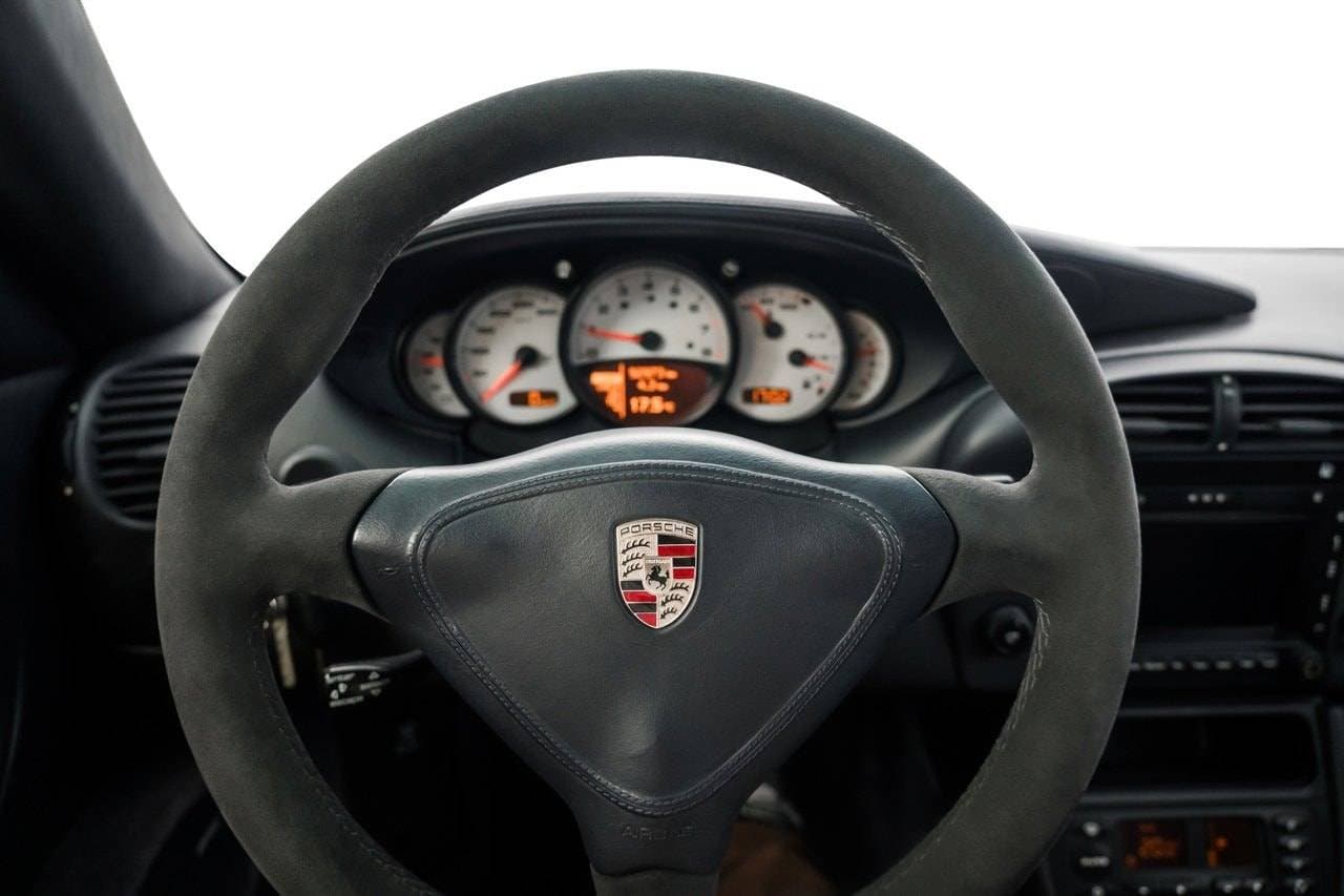 2003 Porsche 911 - 18