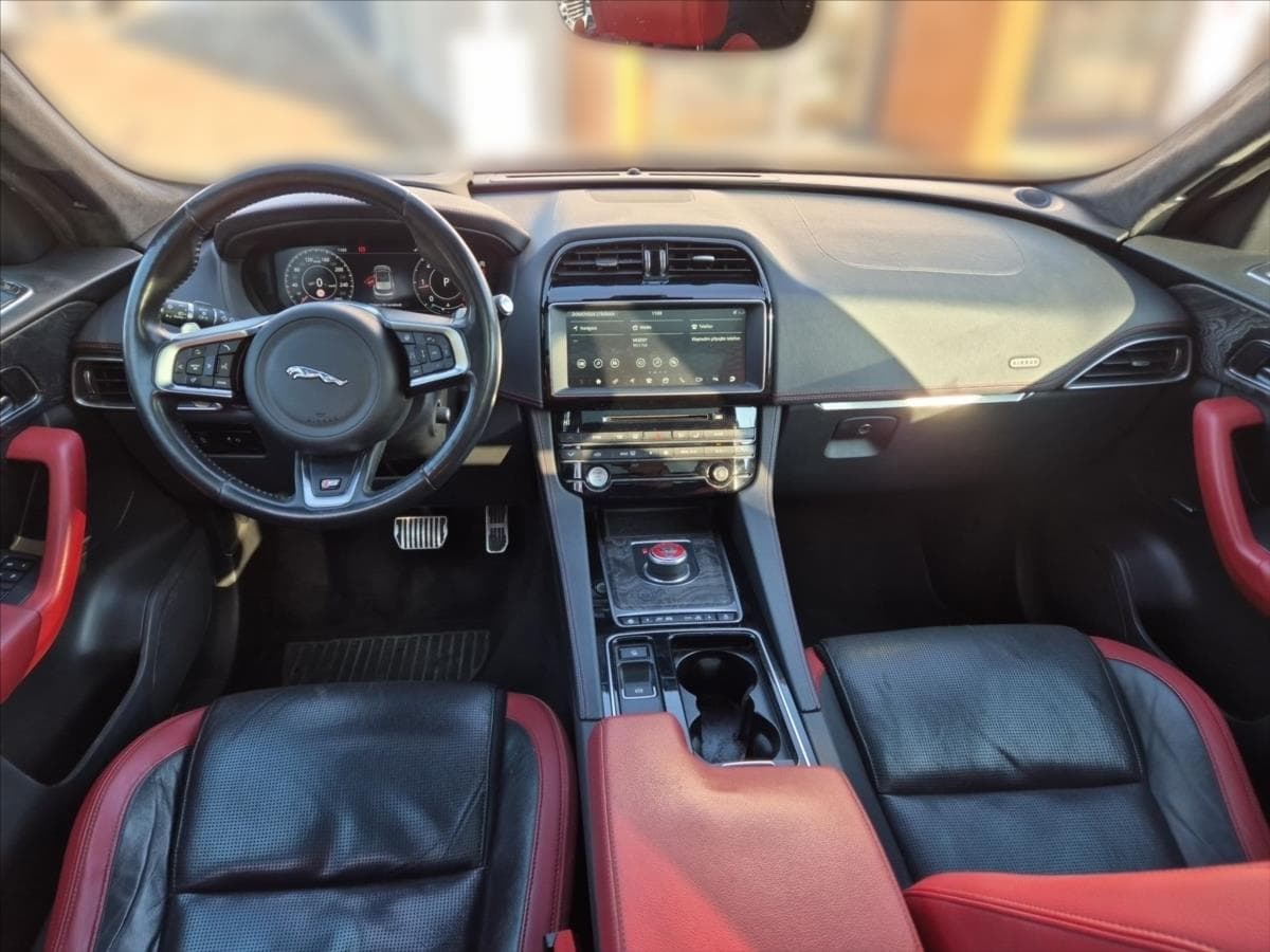 2020 Jaguar F-Pace - 28