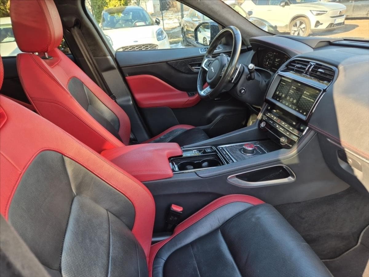 2020 Jaguar F-Pace - 40