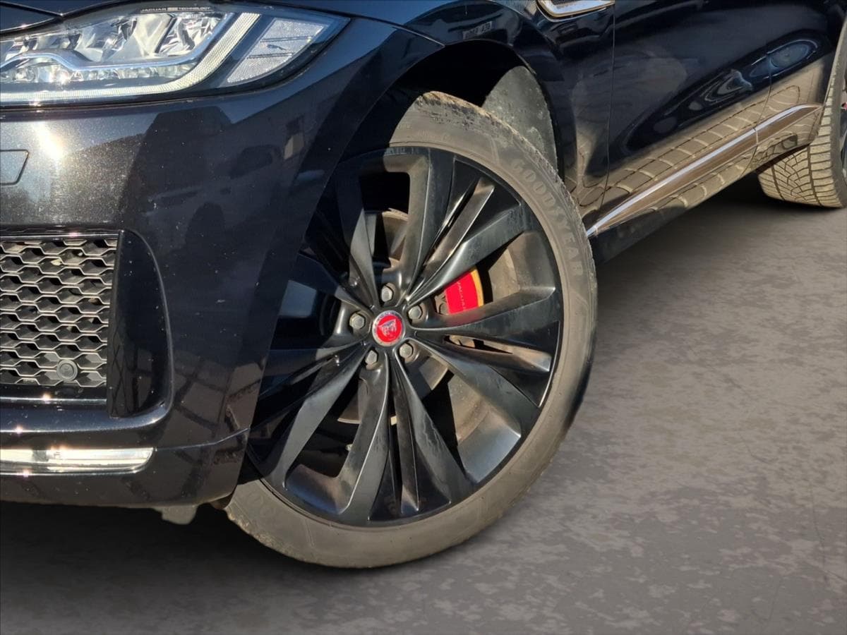 2020 Jaguar F-Pace - 16