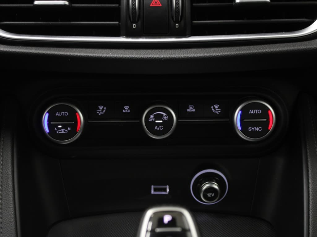 2021 Alfa Romeo Stelvio - 15