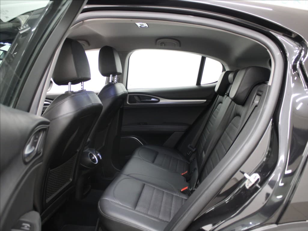 2021 Alfa Romeo Stelvio - 7