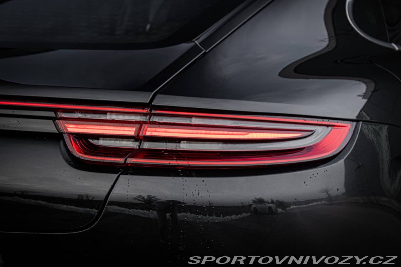 2016 Porsche Panamera - 16