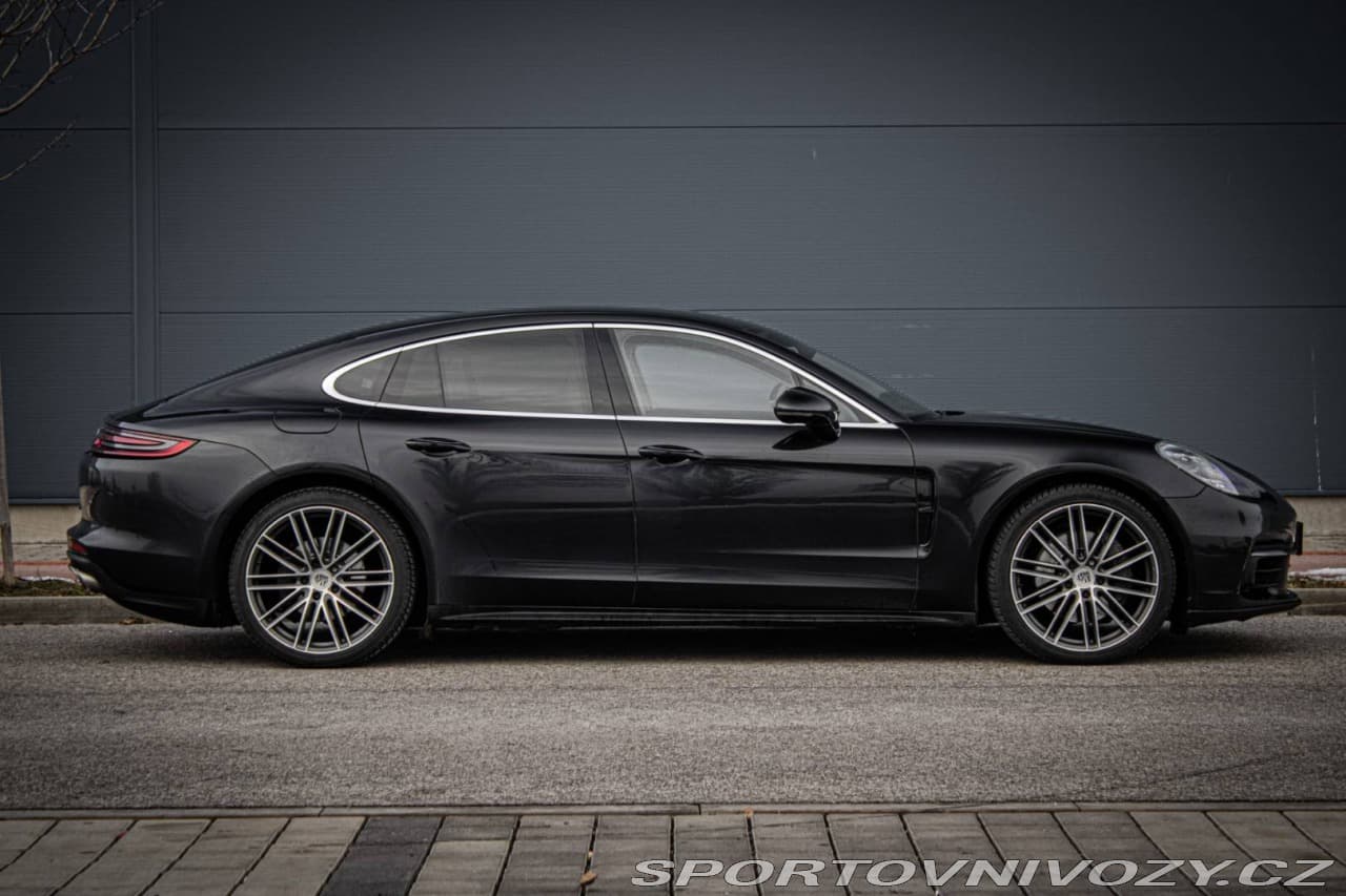 2016 Porsche Panamera - 4