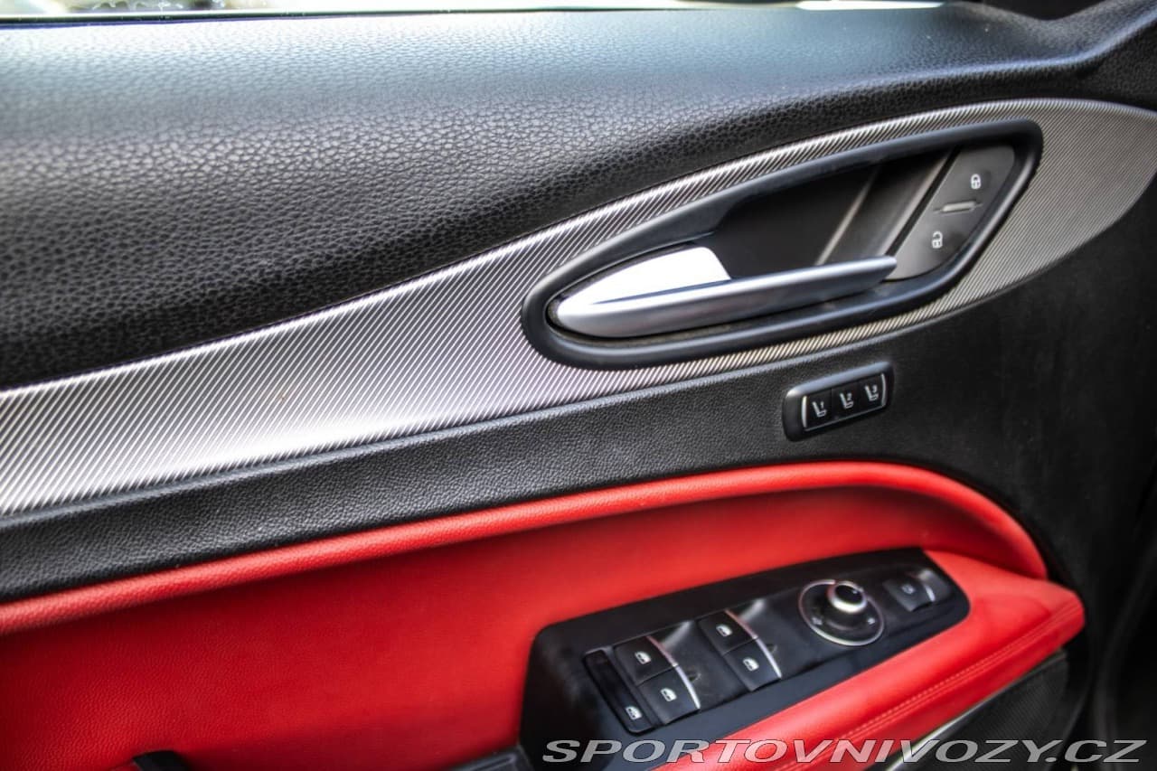 2017 Alfa Romeo Stelvio - 10