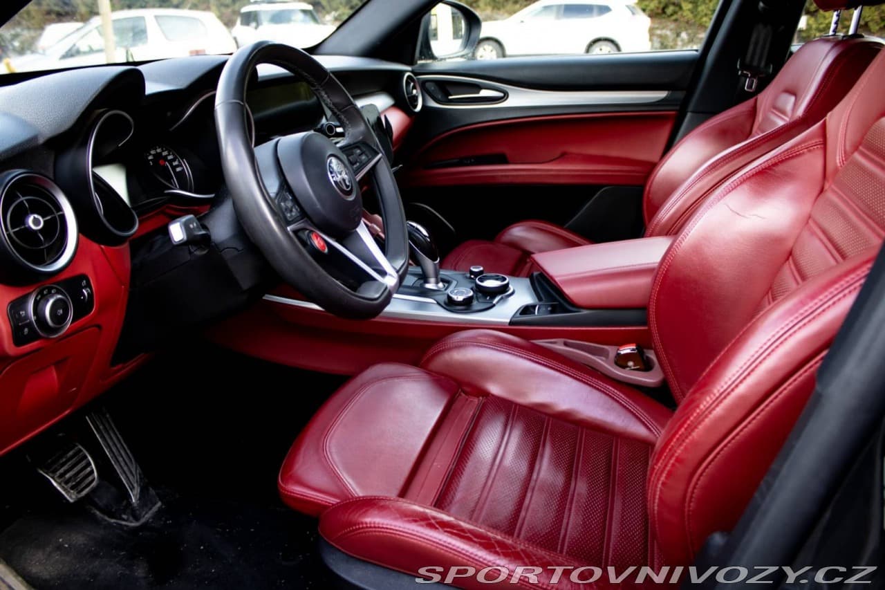 2017 Alfa Romeo Stelvio - 11