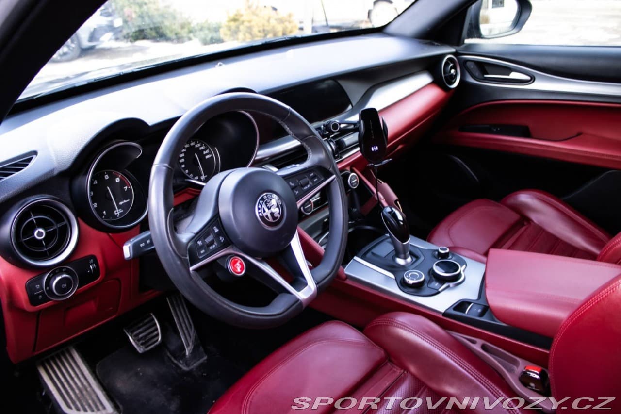 2017 Alfa Romeo Stelvio - 12