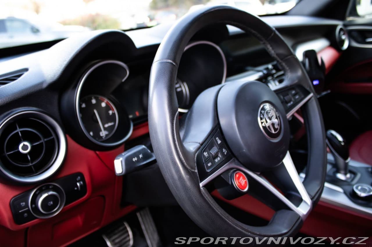 2017 Alfa Romeo Stelvio - 13