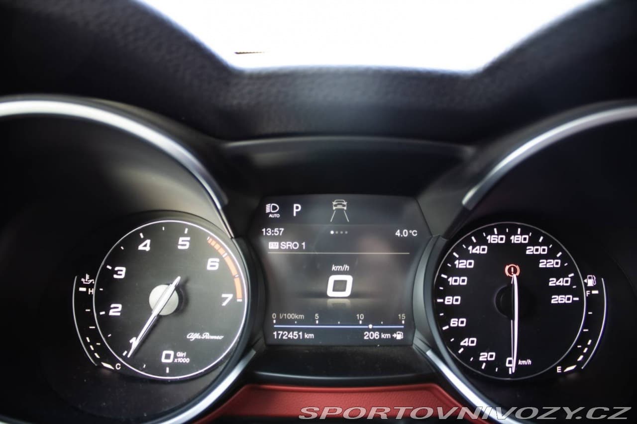 2017 Alfa Romeo Stelvio - 16