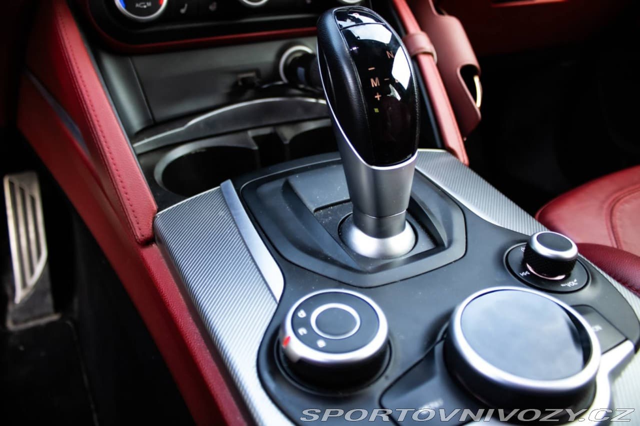 2017 Alfa Romeo Stelvio - 17