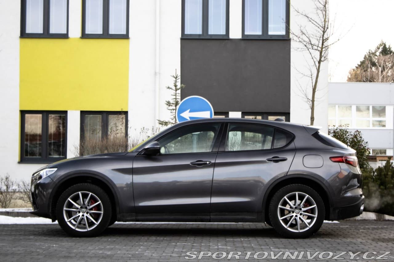 2017 Alfa Romeo Stelvio - 3