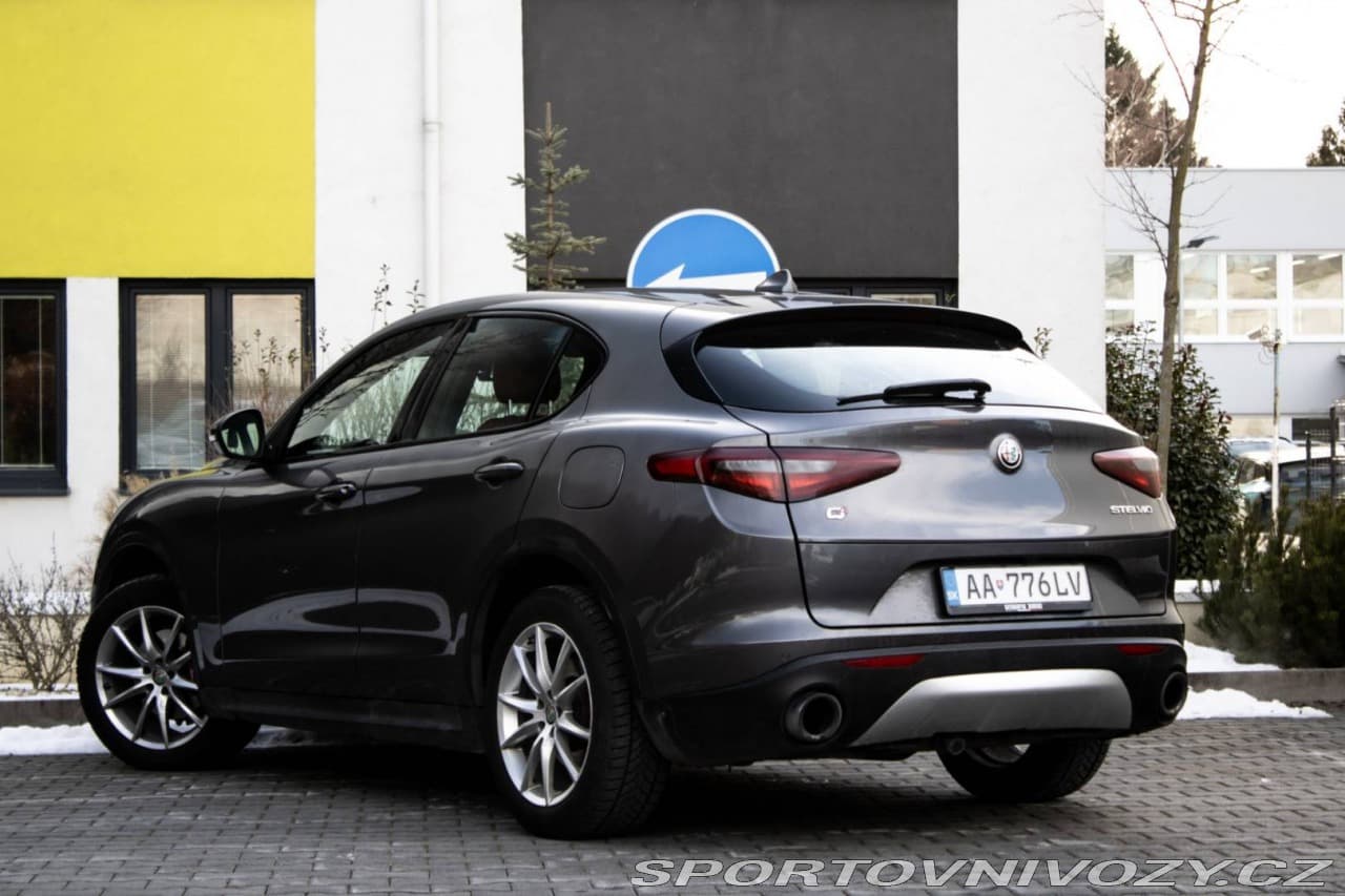 2017 Alfa Romeo Stelvio - 4