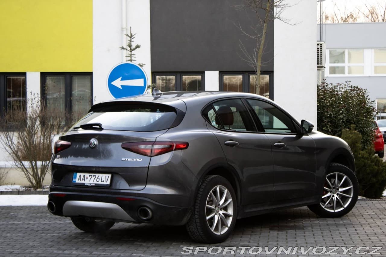 2017 Alfa Romeo Stelvio - 5