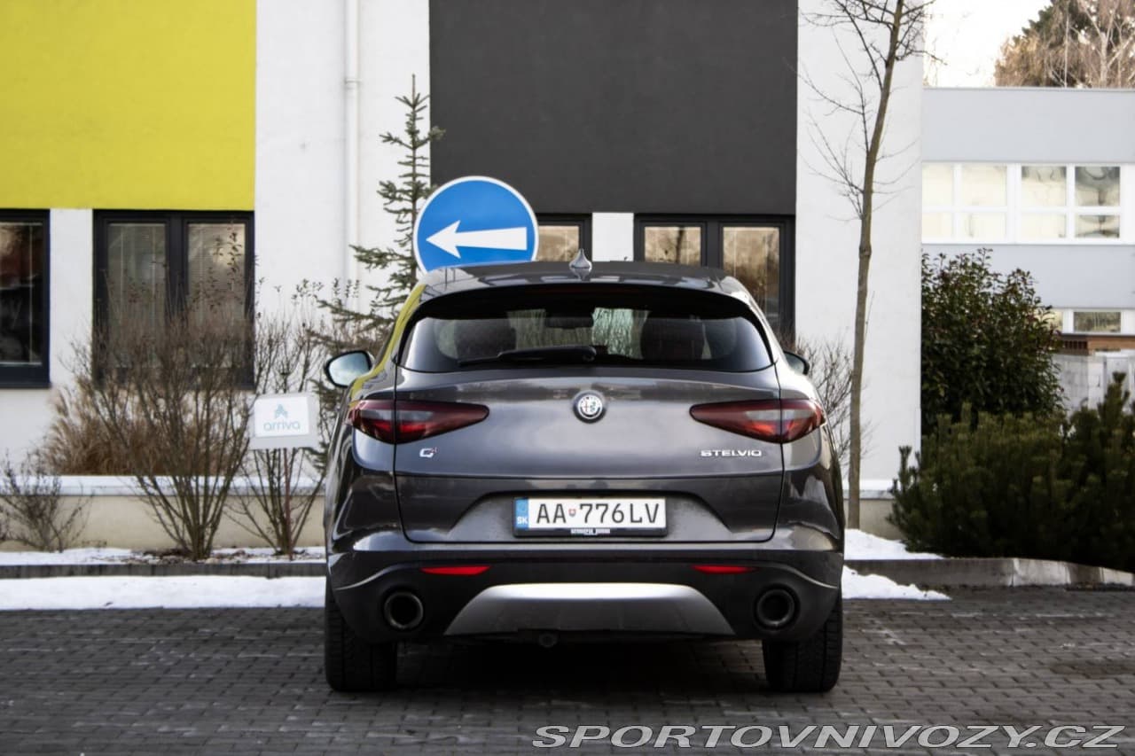 2017 Alfa Romeo Stelvio - 6