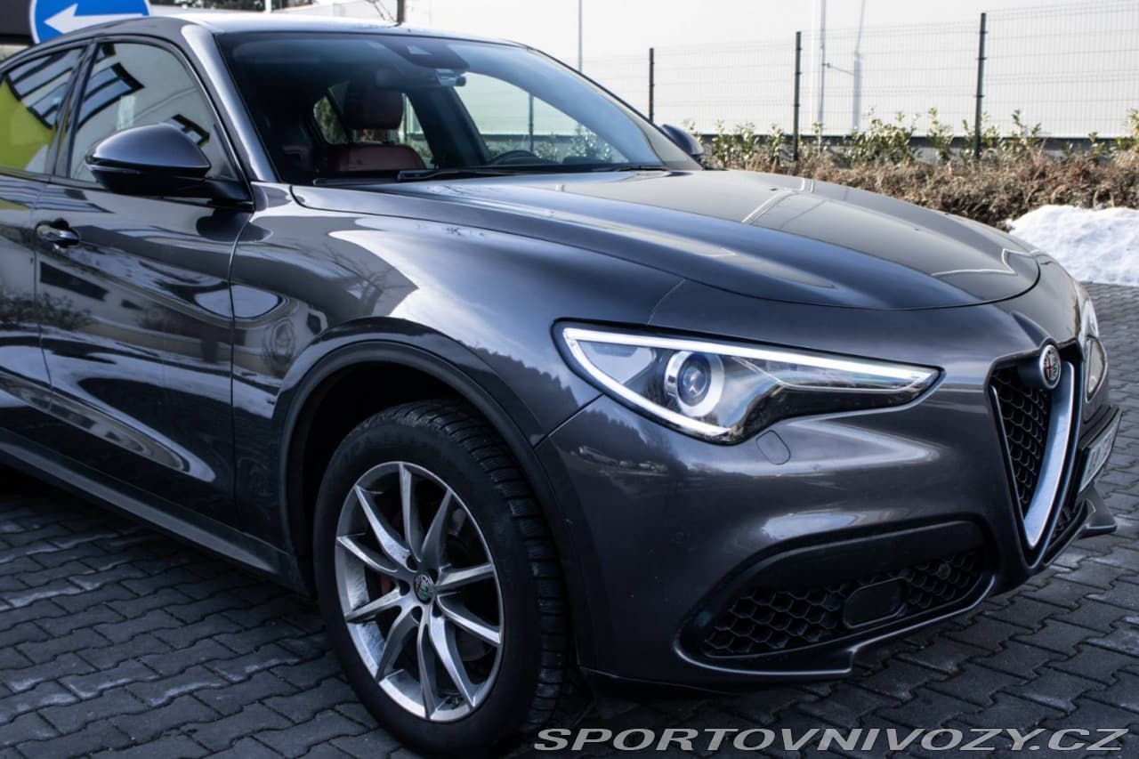 2017 Alfa Romeo Stelvio - 8