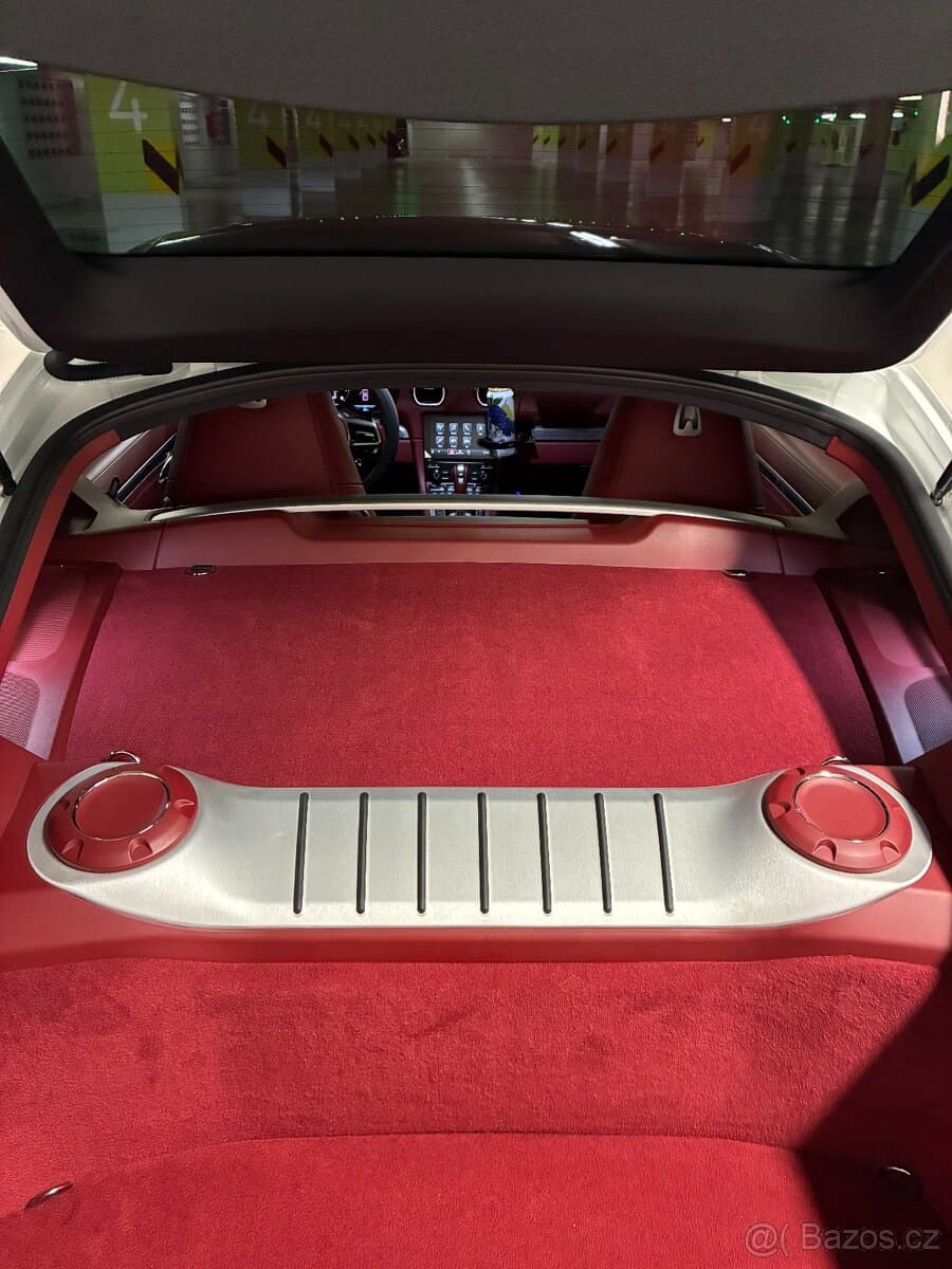 2025 Porsche 718 - 11