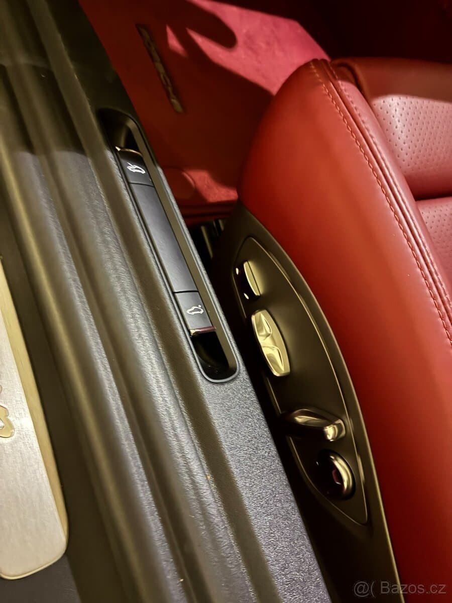 2025 Porsche 718 - 8