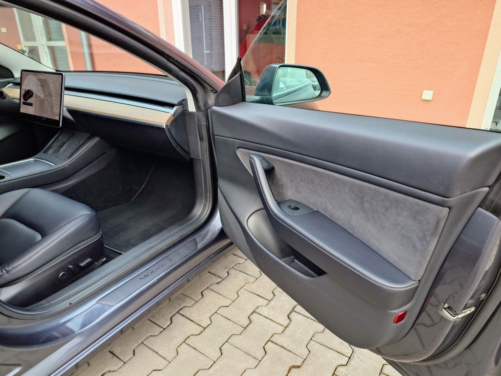 2020 Tesla Model 3 - 13