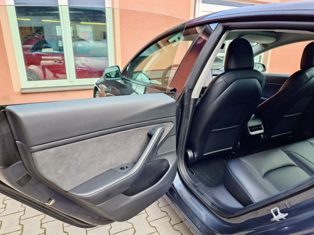 2020 Tesla Model 3 - 15