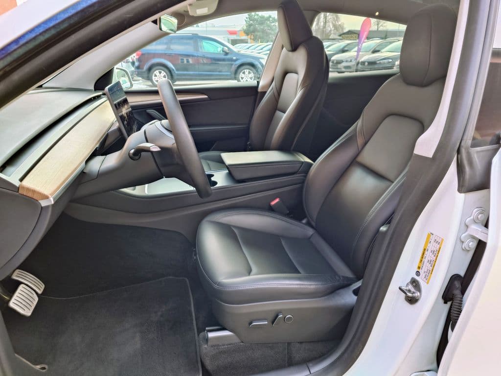 2022 Tesla Model Y - 11