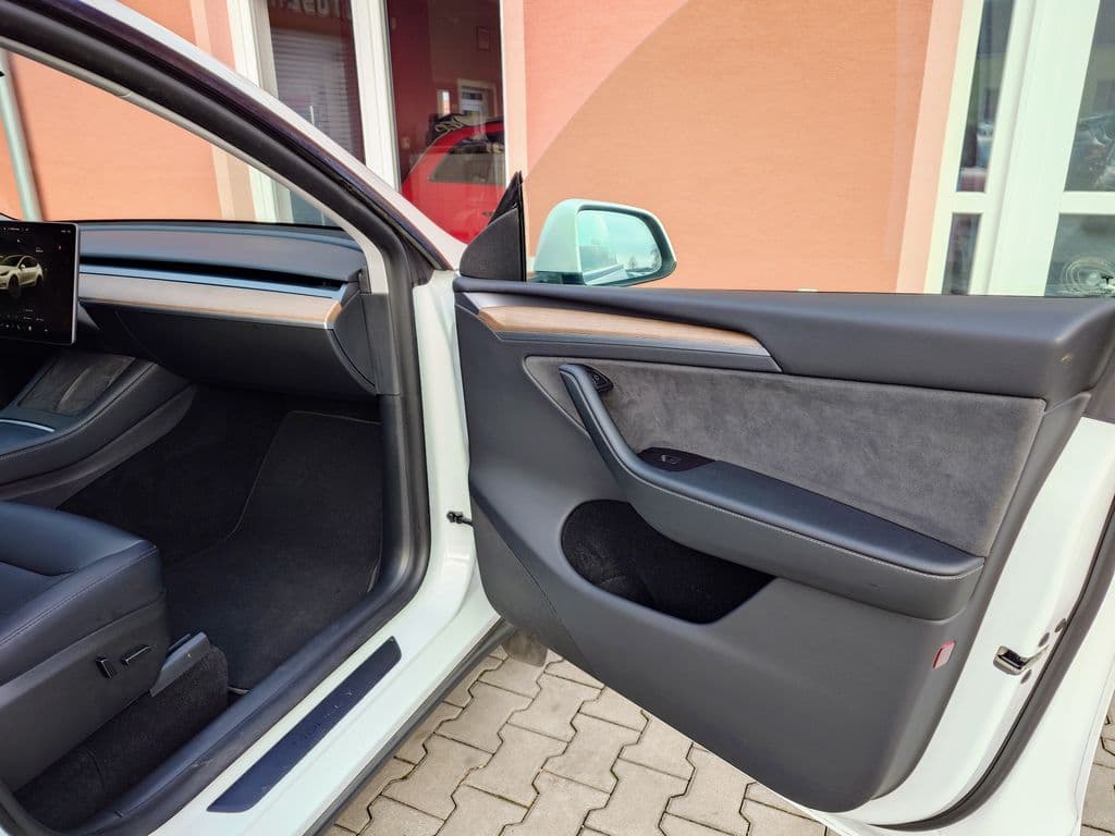 2022 Tesla Model Y - 14