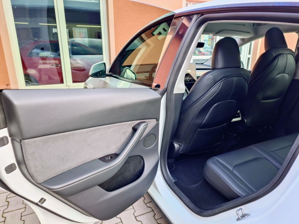 2022 Tesla Model Y - 16