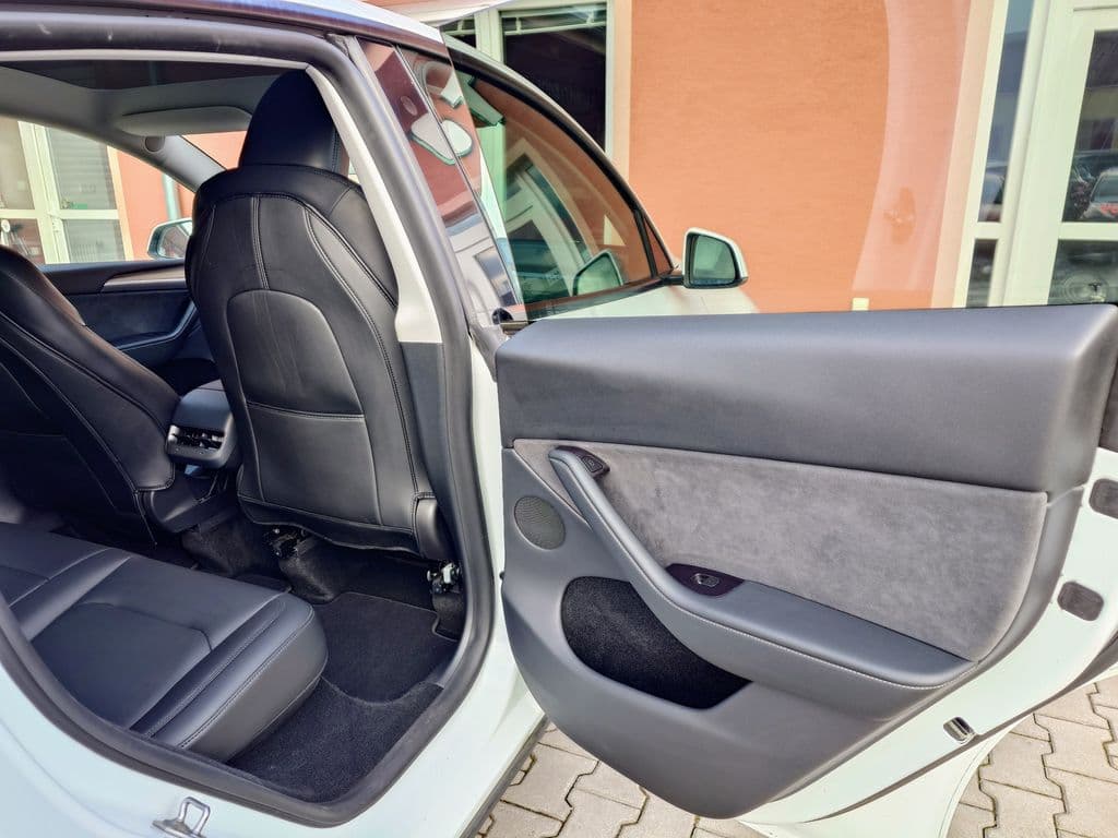 2022 Tesla Model Y - 18