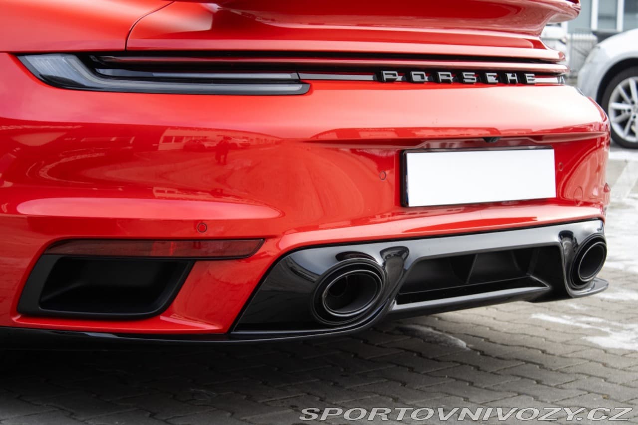 2021 Porsche 911 - 16