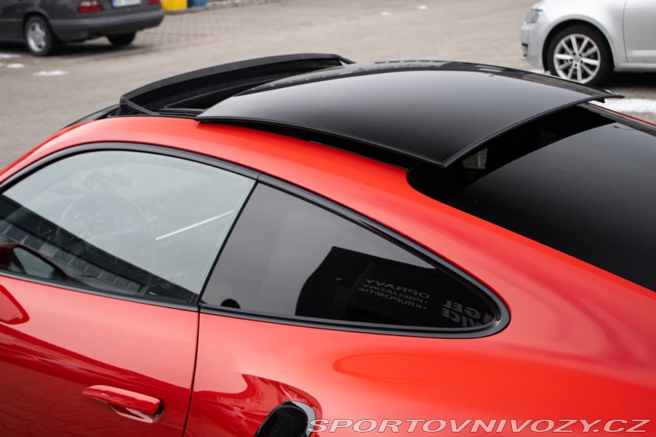 2021 Porsche 911 - 17