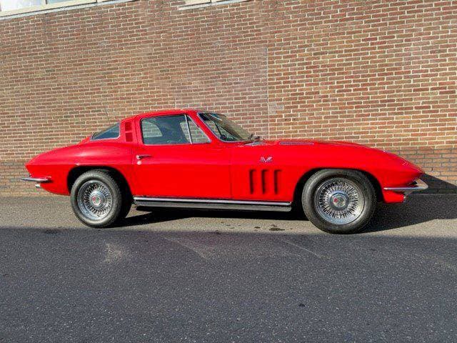 1965 Chevrolet CORVETTE - 11