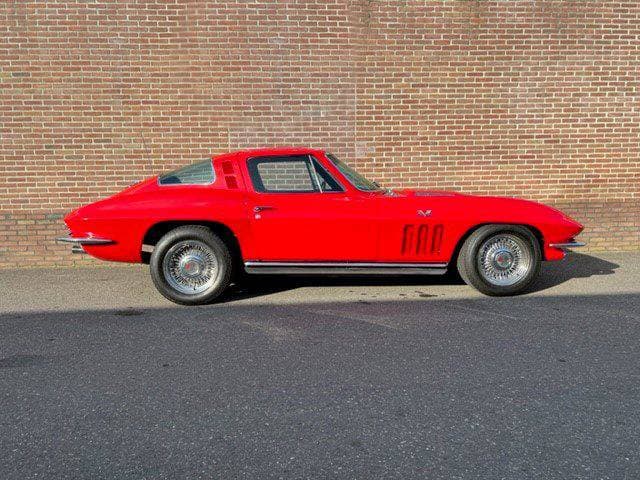 1965 Chevrolet CORVETTE - 12